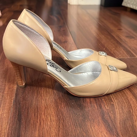 Brighton leather patent toe pumps. - Picture 2 of 7